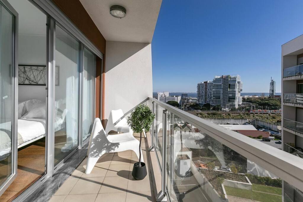Metro & Pool Apartment Lissabon
