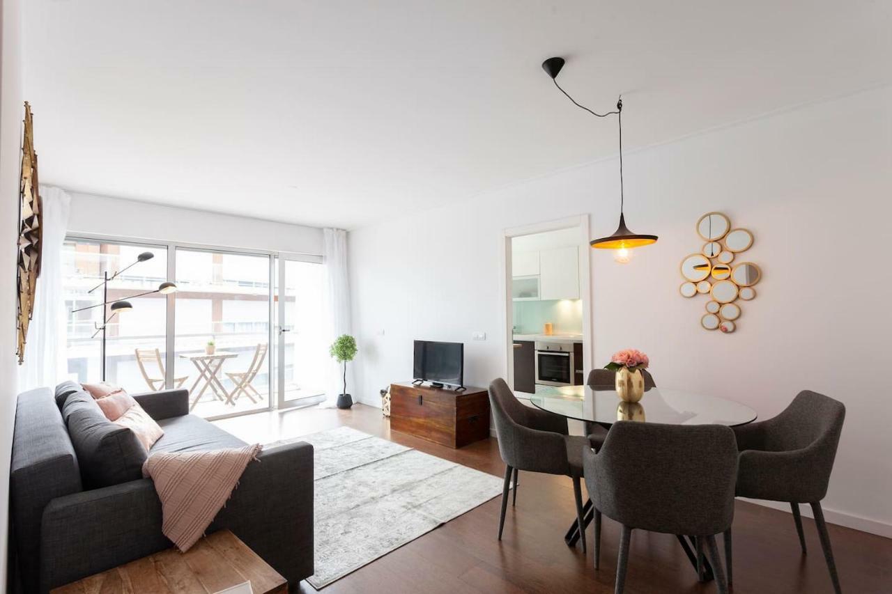 Metro & Pool Apartment Lissabon